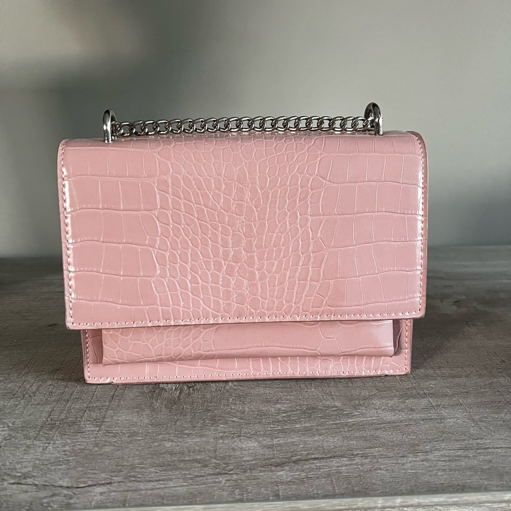 Elegant Pink Croc-Embossed Chain Bag